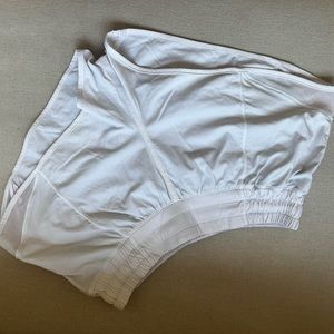 Lululemon Hotty Hot Short White Size 4 2.5”